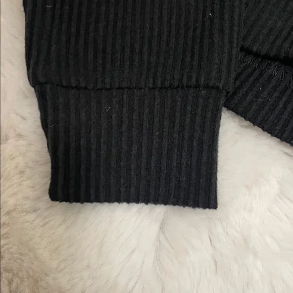 ALO Yoga Black V-Neck Ribbed Top - Picture 7 of 7